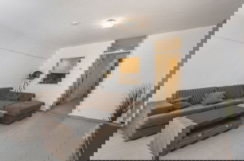 Foto 10 - Pleasant Apartment Near the Beach