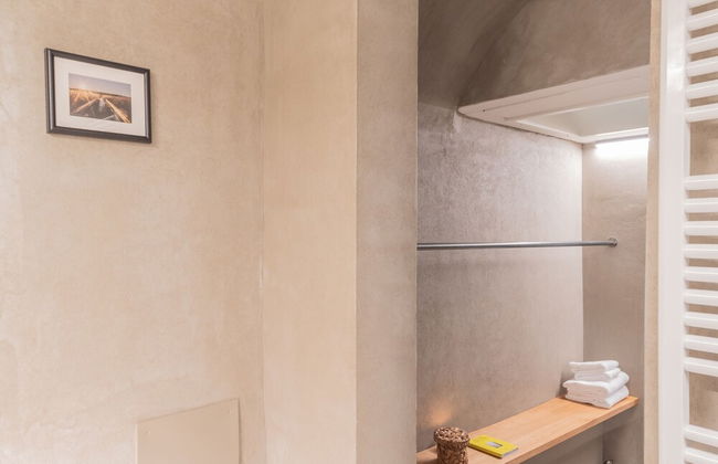 Urio s Castle Suites - Photo 12