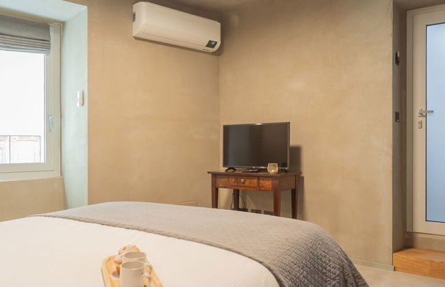 Urio s Castle Suites - Photo 27