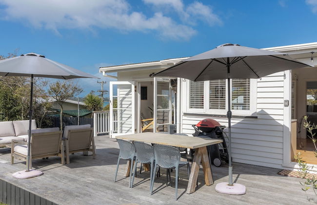 Tahatai Cottage with Spa Pool - Oneroa - Photo 20