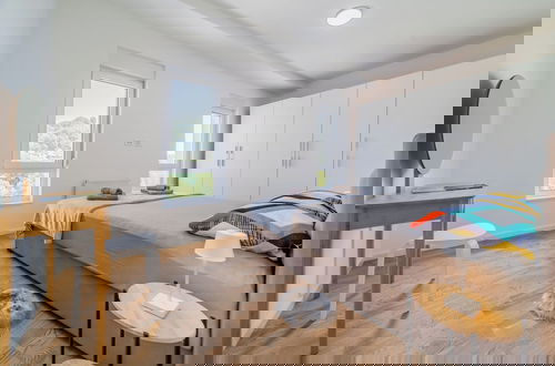 Foto 5 - Modern Apartment With Balcony And Garage