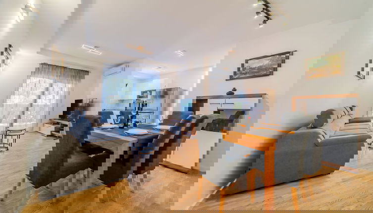 Foto 1 - Modern Apartment With Balcony And Garage
