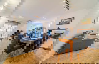 Foto 1 - Modern Apartment With Balcony And Garage