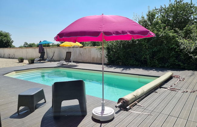 Holiday Home in Loubigne With Pool & Terrace - Foto 1