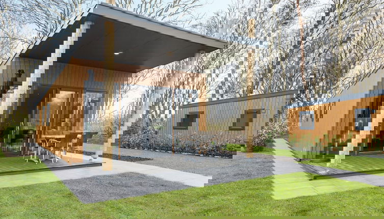 Foto 1 - Luxurious Lodge With Airco, Located Beside a Lake