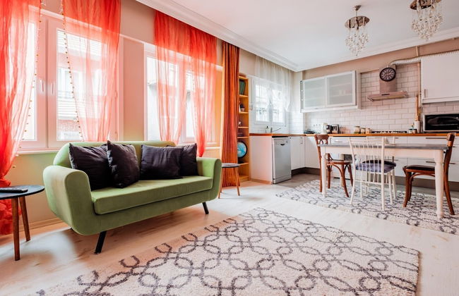 Lovely Flat w Balcony 5 min to Istiklal Ave - Foto 1