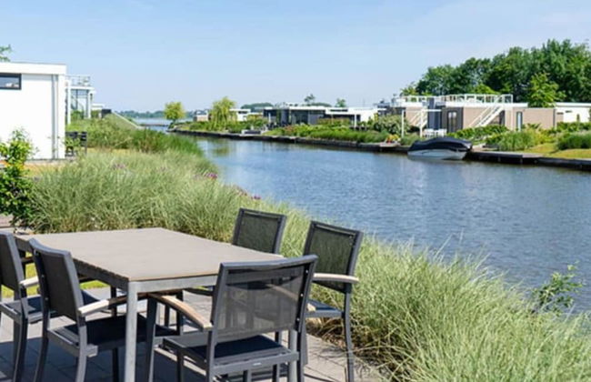 Chalet on the Water at the Beautiful Veluwemeer - Photo 25