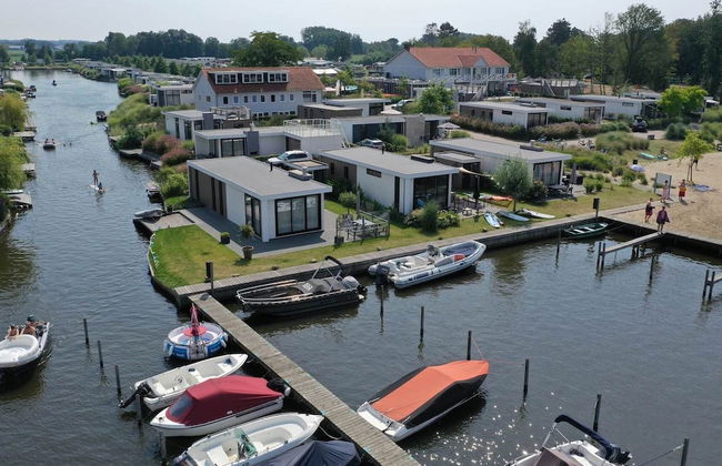 Well-kept Chalet on the Water - Photo 39