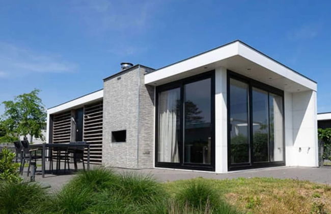 Chalet on the Water at the Beautiful Veluwemeer - Photo 1