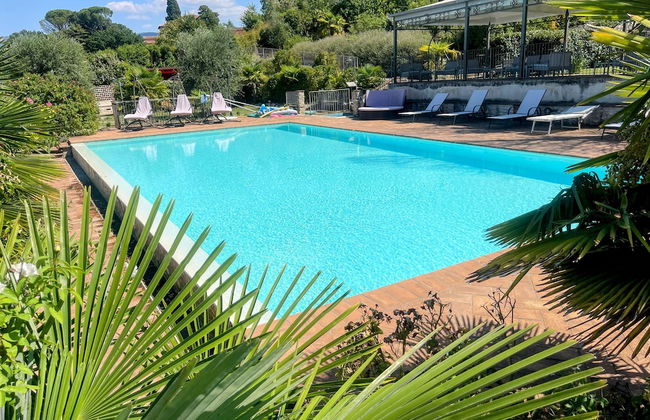 Spoleto Poolside - apt Sleeps 4 on Beautiful Campus - 1 km max Spoleto Central - Foto 1