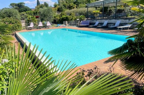 Photo 27 - Apt 3. Infinity Pool, Extensive Grounds With Shrubs + Flowers, Jacuzzi. Sleeps 4