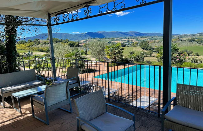 Spoleto Poolside - apt Sleeps 4 on Beautiful Campus - 1 km max Spoleto Central - Foto 12