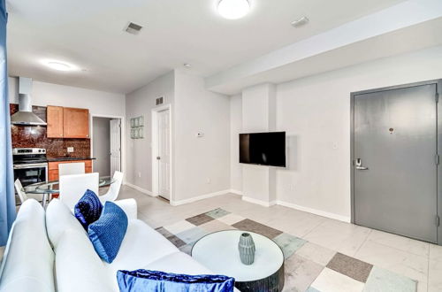 Photo 5 - A Touch of Blue! Stylish 2BD Next to Reading Terminal Market