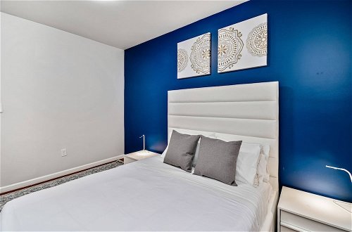 Photo 4 - A Touch of Blue! Stylish 2BD Next to Reading Terminal Market