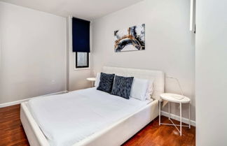 Photo 3 - A Touch of Blue! Stylish 2BD Next to Reading Terminal Market
