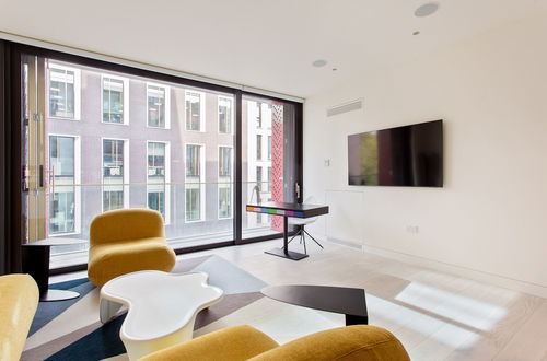 Photo 17 - Designer Apartment in Mayfair