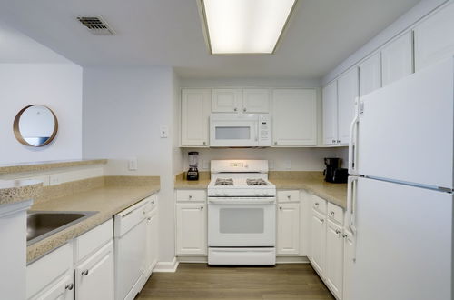 Photo 9 - Wonderful 1 Bedroom Condo at Ballston