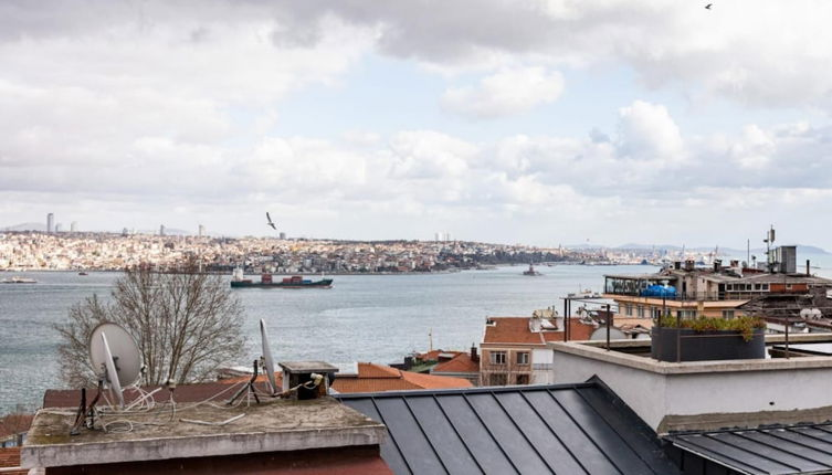 Photo 1 - Cozy Flat With Dreamy Bosphorus View in Beyoglu