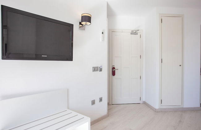 Sand Beach Apartments - Photo 13