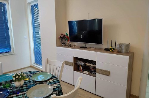 Photo 16 - Comfy & Quiet 2 Bed Flat, Great Location, Parking