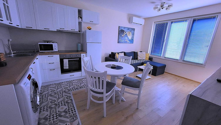 Photo 1 - Comfy & Quiet 2 Bed Flat, Great Location, Parking