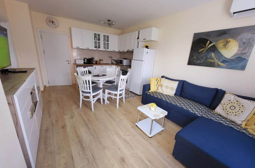 Photo 9 - Comfy & Quiet 2 Bed Flat, Great Location, Parking