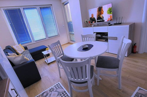 Photo 13 - Comfy & Quiet 2 Bed Flat, Great Location, Parking