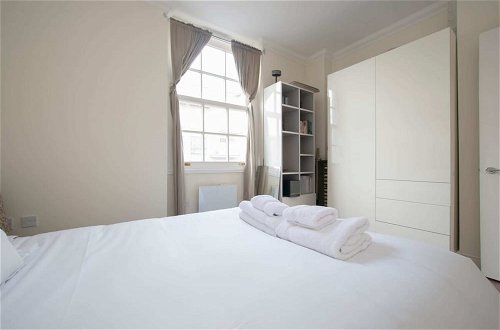 Photo 2 - Unique and Cozy 1 Bed Flat in Dalston