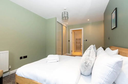 Photo 11 - Stylish & Luxurious 2 Bedroom Flat - Shoreditch