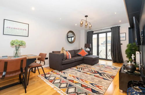 Photo 30 - Stylish & Luxurious 2 Bedroom Flat - Shoreditch