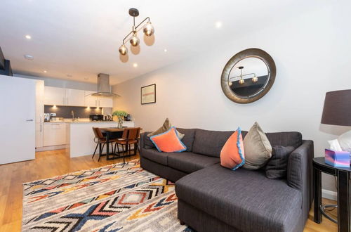 Photo 27 - Stylish & Luxurious 2 Bedroom Flat - Shoreditch