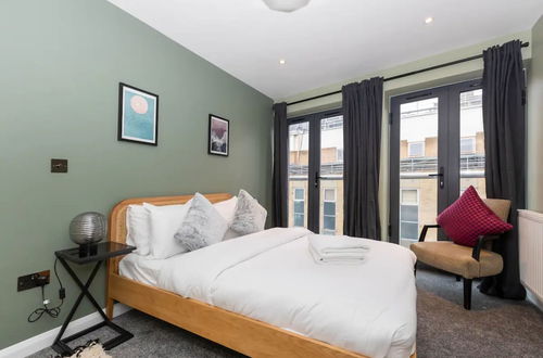 Photo 4 - Stylish & Luxurious 2 Bedroom Flat - Shoreditch