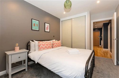 Photo 10 - Stylish & Luxurious 2 Bedroom Flat - Shoreditch