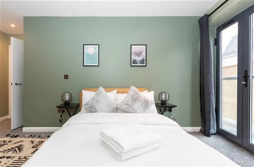 Foto 5 - Stylish & Luxurious 2 Bedroom Flat - Shoreditch