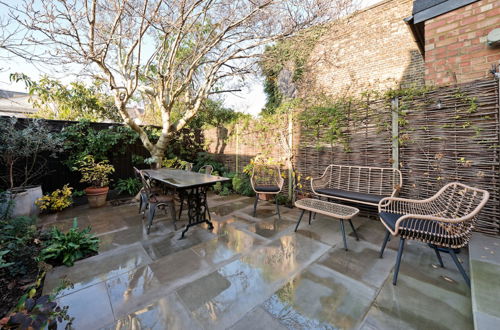 Photo 29 - Interior Designed House With Garden in North West London by Underthedoormat