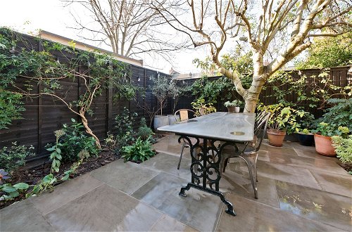 Photo 18 - Interior Designed House With Garden in North West London by Underthedoormat