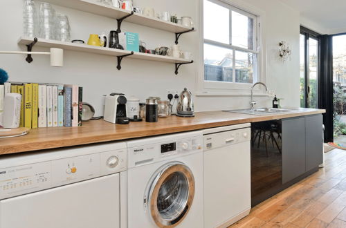 Photo 12 - Interior Designed House With Garden in North West London by Underthedoormat