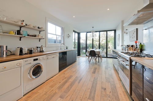 Foto 9 - Interior Designed House With Garden in North West London by Underthedoormat