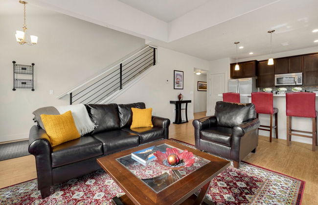 Modern Townhome Steps From the Brewery District! - Foto 10