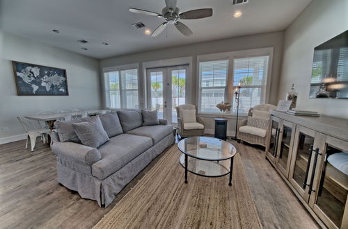 Photo 22 - Fabulous Modern Beach House - 4br, 3.5ba: Pool/beach View & Access/balcony