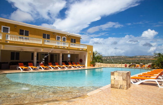 Hillside Resort - Photo 1