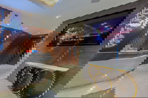 Photo 1 - Oak Plaza Suites