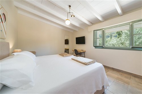 Photo 2 - Rondaia Suites & Villas