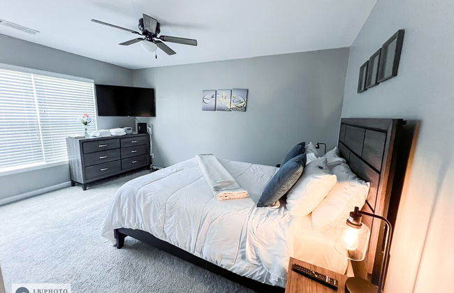 4 - Bed home, w/ Cali King Bed - 12 mins. to DTWN - Foto 2