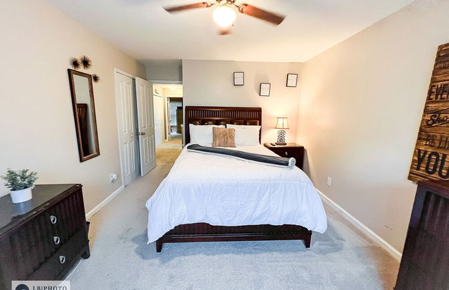 4 - Bed home, w/ Cali King Bed - 12 mins. to DTWN - Foto 8