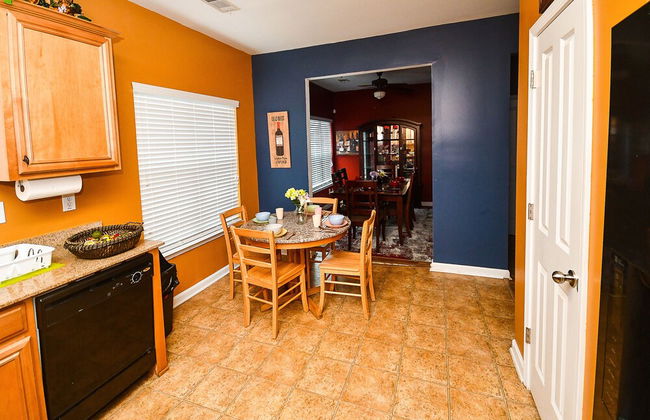 4 - Bed home, w/ Cali King Bed - 12 mins. to DTWN - Foto 36