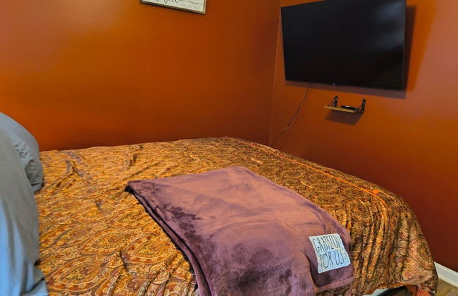 4 - Bed home, w/ Cali King Bed - 12 mins. to DTWN - Foto 24