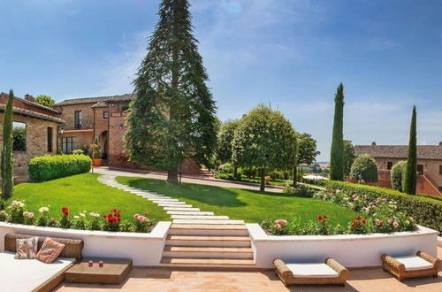 Photo 27 - Mansion in Montepulciano With Pool