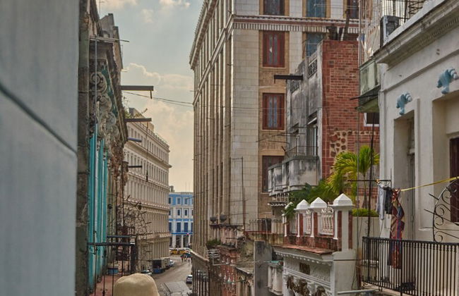 Lujoso Apto WIFI Gratis Balcon y Jacuzzi - Foto 23