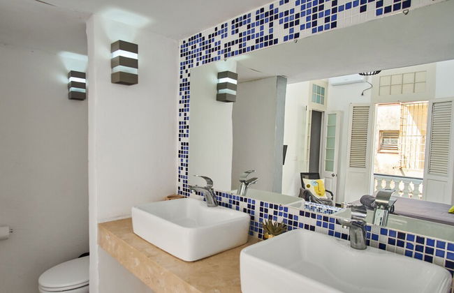 Lujoso Apto WIFI Gratis Balcon y Jacuzzi - Foto 27